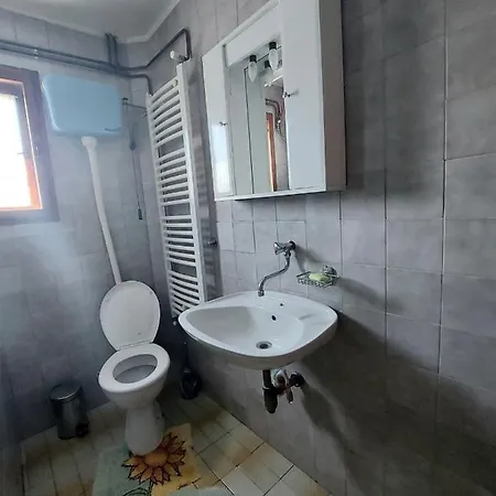 Domacinstvo Sindzirevic بيت للعطل