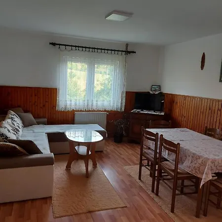 بيت للعطل Domacinstvo Sindzirevic