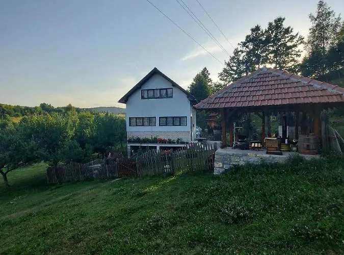 Domacinstvo Sindzirevic Hébergement de vacances *